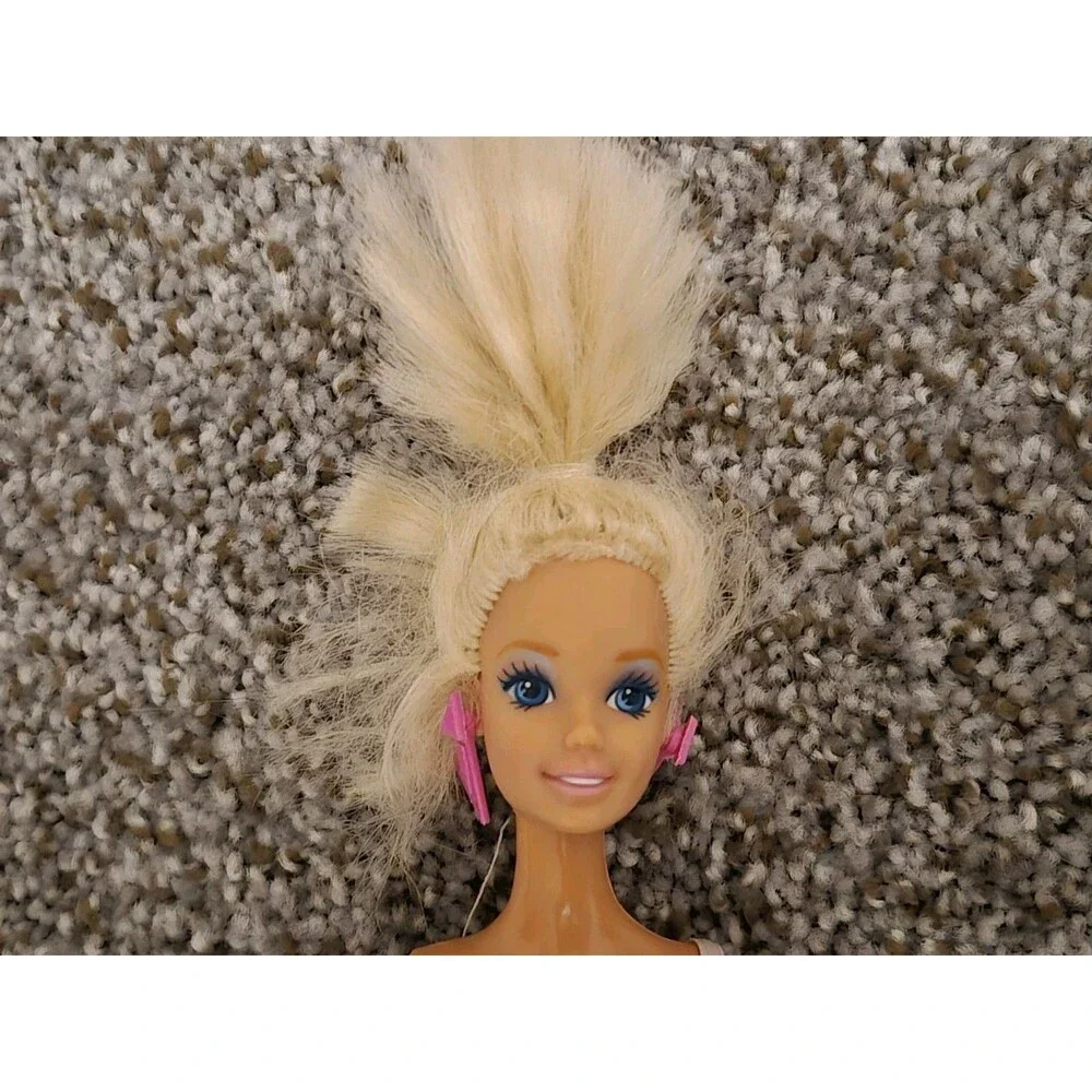 Mattel Barbie 1976 Twist N Turn Malaysia Bendable Knees Blonde Hair Blue Eyes